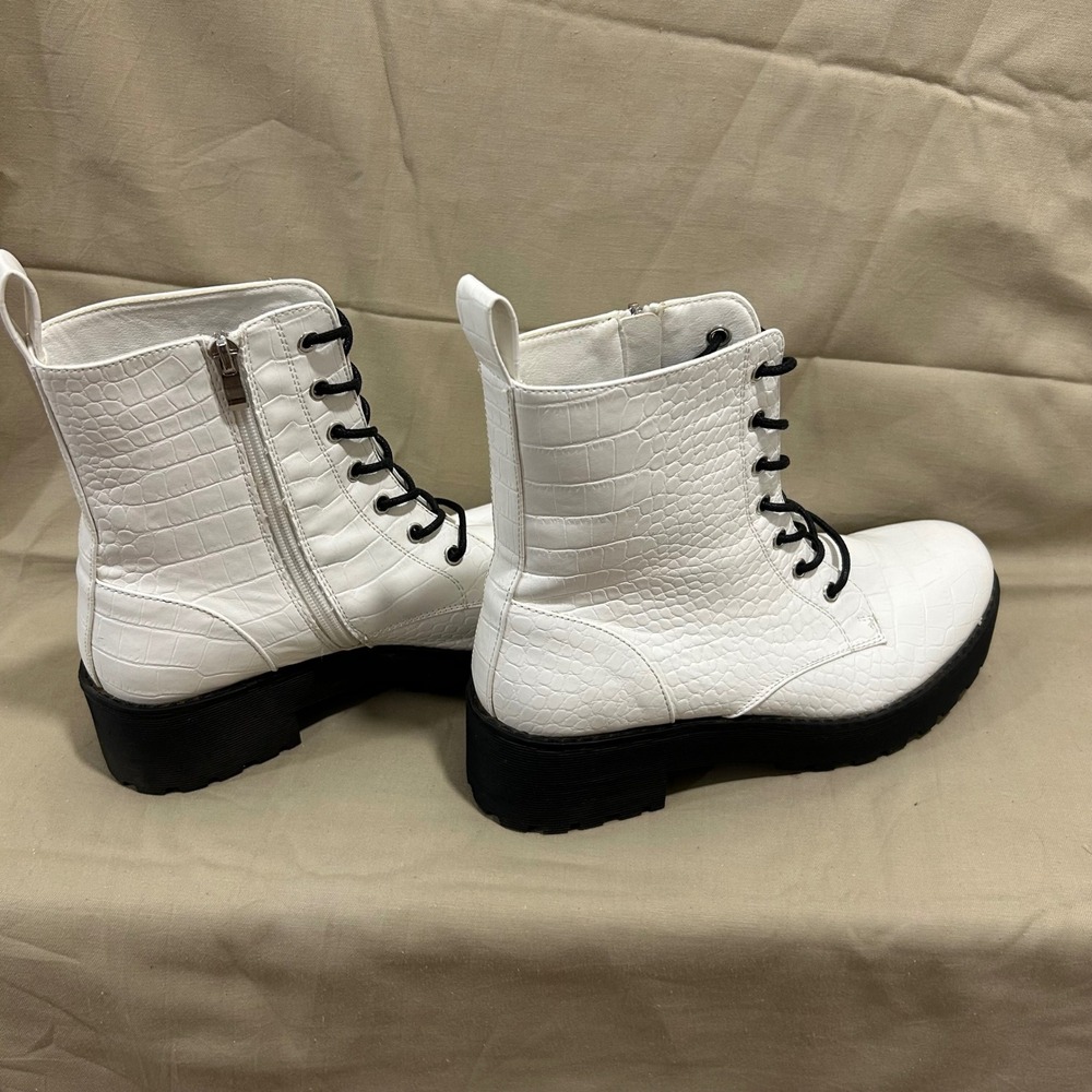 White Dirty Laundry Boots size 8.5 - Picture 5 of 6